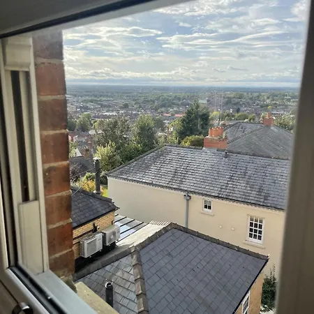 Castle Mount Apartment *