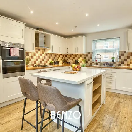 Incredible And Charming 4-bed In By Renzo, Free Parking, Close To Hospital! Lincoln