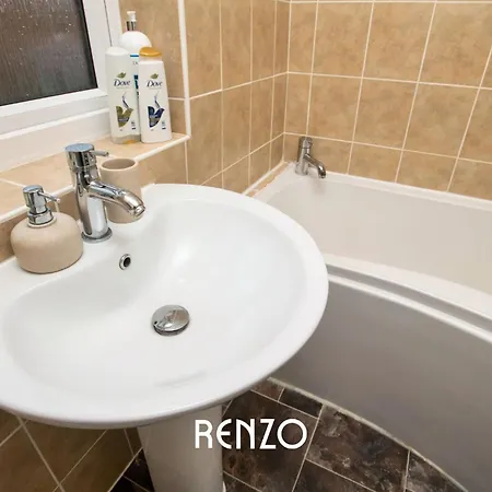 Apartment Incredible And Charming 4-bed In By Renzo, Free Parking, Close To Hospital! Lincoln