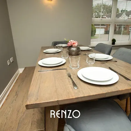 Incredible And Charming 4-bed In By Renzo, Free Parking, Close To Hospital! Apartment *