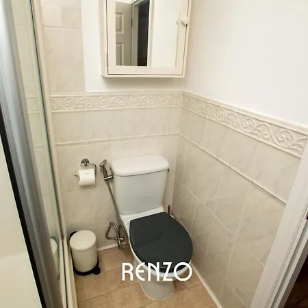Incredible And Charming 4-bed In By Renzo, Free Parking, Close To Hospital! *