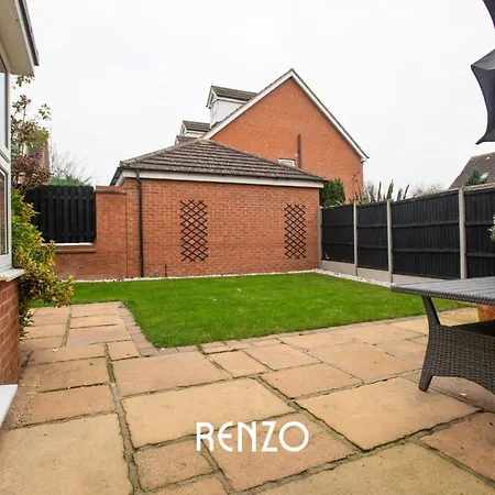 Incredible And Charming 4-bed In By Renzo, Free Parking, Close To Hospital! Apartment