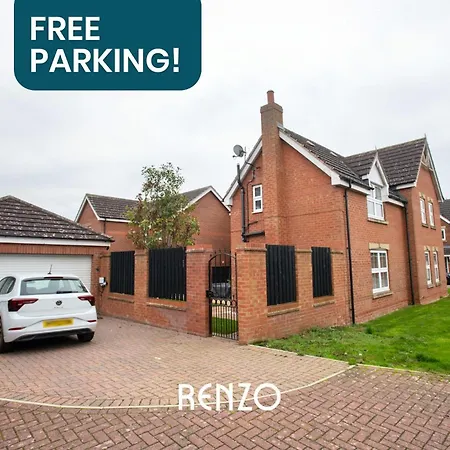 Incredible And Charming 4-bed In By Renzo, Free Parking, Close To Hospital! Apartment *
