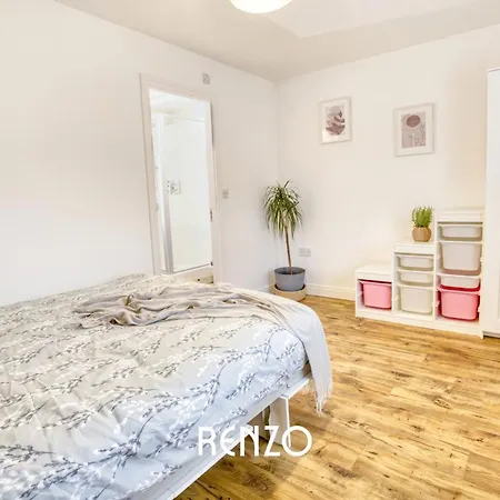 Apartment Incredible And Charming 4-bed In By Renzo, Free Parking, Close To Hospital! Lincoln