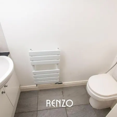 Incredible And Charming 4-bed In By Renzo, Free Parking, Close To Hospital! Apartment Lincoln