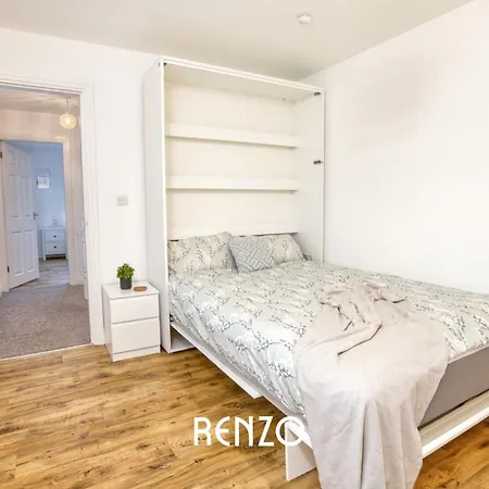 Incredible And Charming 4-bed In By Renzo, Free Parking, Close To Hospital! *