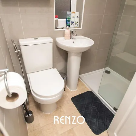 Apartment Incredible And Charming 4-bed In By Renzo, Free Parking, Close To Hospital! Lincoln