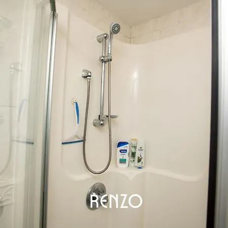 Apartment Incredible And Charming 4-bed In By Renzo, Free Parking, Close To Hospital! *