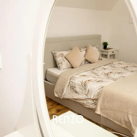 Apartment Incredible And Charming 4-bed In By Renzo, Free Parking, Close To Hospital! Lincoln