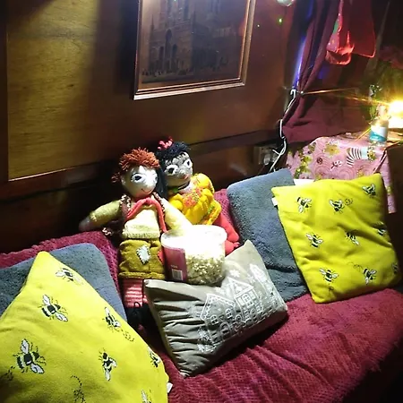 Rosie And Jim Retreat Town Centre With A Hot Tub Lincoln