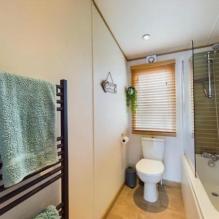 Tattershall Lakes Mini Breaks - Fishing Two Holiday park *