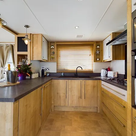 Tattershall Lakes Mini Breaks - Fishing Two Holiday park Coningsby