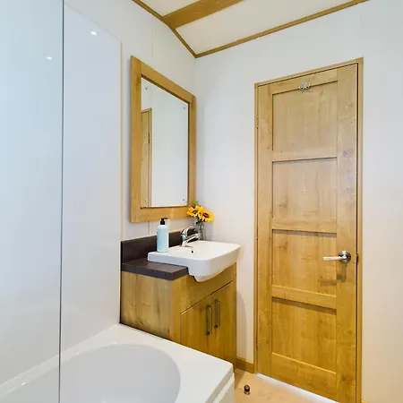 Tattershall Lakes Mini Breaks - Fishing Two Holiday park *