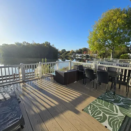 Tattershall Lakes Mini Breaks - Fishing Two Holiday park *