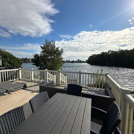 Tattershall Lakes Mini Breaks - Fishing Two Holiday park Coningsby