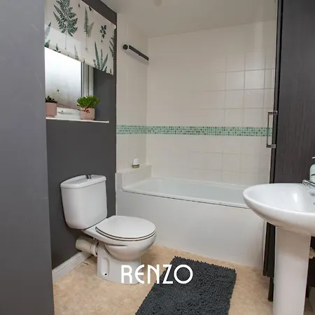 Cosy And Beautiful 2-bed In By Renzo, Free Parking, Close To Centre