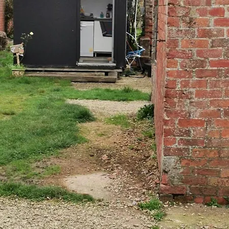 Countrylife Large Suite- Road Noise Apartment Lincoln