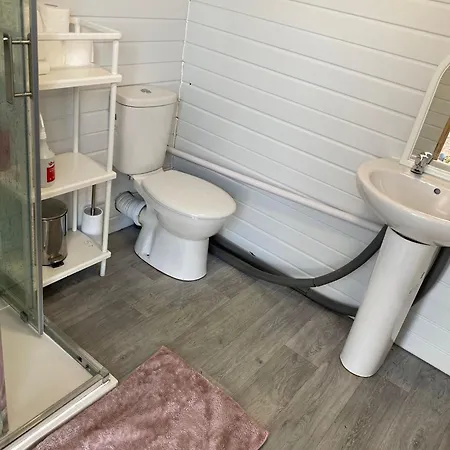 Countrylife Large Suite- Road Noise Apartment