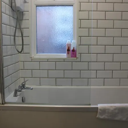 Apartment Tennyson Street Central- Spacious 5 Bedroom House, Perfect For Short & Long #business #leisure #contractors #relocators *