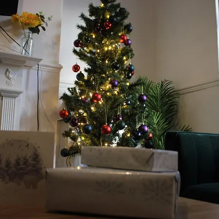Tennyson Street Central- Spacious 5 Bedroom House, Perfect For Short & Long #business #leisure #contractors #relocators *