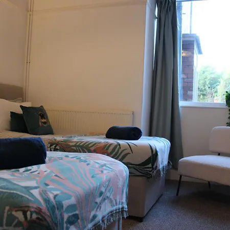 Tennyson Street Central- Spacious 5 Bedroom House, Perfect For Short & Long #business #leisure #contractors #relocators Apartment *