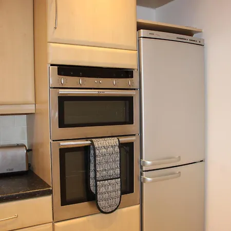 Tennyson Street Central- Spacious 5 Bedroom House, Perfect For Short & Long #business #leisure #contractors #relocators *