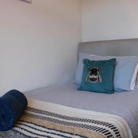 Tennyson Street Central- Spacious 5 Bedroom House, Perfect For Short & Long #business #leisure #contractors #relocators Apartment *