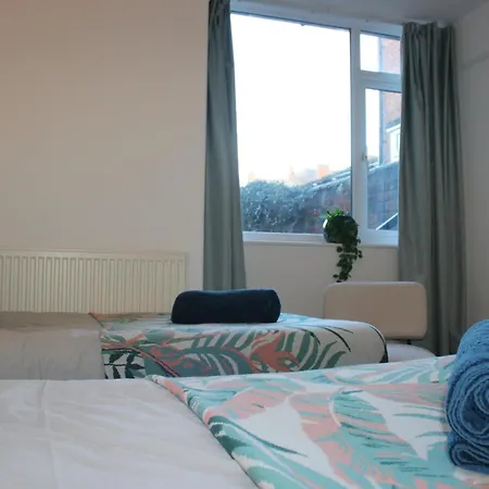 Apartment Tennyson Street Central- Spacious 5 Bedroom House, Perfect For Short & Long #business #leisure #contractors #relocators Lincoln