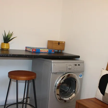 Tennyson Street Central- Spacious 5 Bedroom House, Perfect For Short & Long #business #leisure #contractors #relocators *