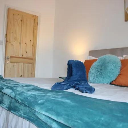 Tennyson Street Central- Spacious 5 Bedroom House, Perfect For Short & Long #business #leisure #contractors #relocators