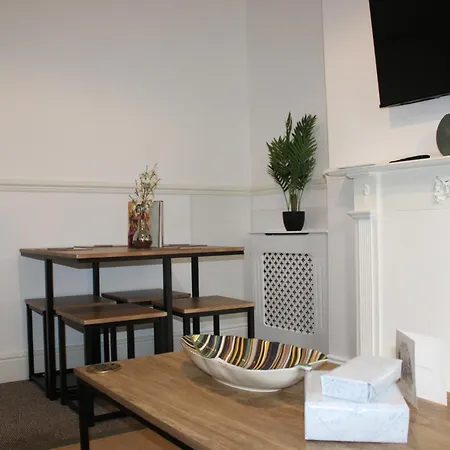 Apartment Tennyson Street Central- Spacious 5 Bedroom House, Perfect For Short & Long #business #leisure #contractors #relocators *