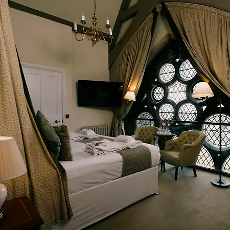 The Old Palace 3*