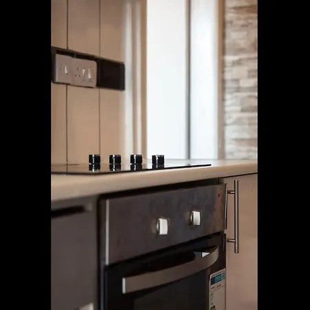 Cosy 1 Bed In Apartment *