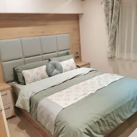 Luxury Caravan With Hot Tub On Tattershall Lakes Campsite Lincoln