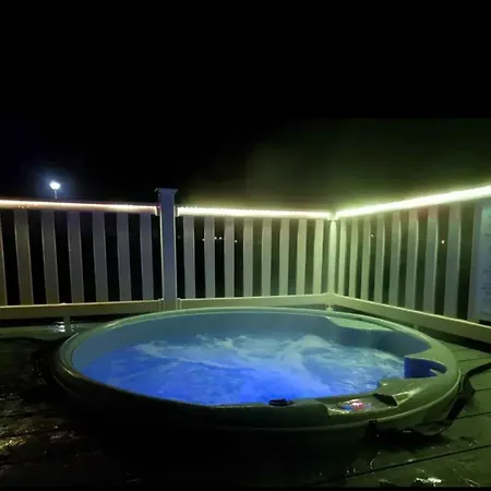 Campsite Luxury Caravan With Hot Tub On Tattershall Lakes *