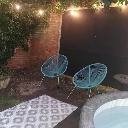 Secret Hot Tub - Heated Dome Firepit Projector Apartment *