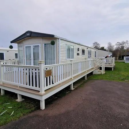 Campsite Luxury Caravan With Hot Tub On Tattershall Lakes *