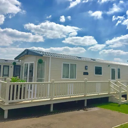 Campsite Luxury Caravan With Hot Tub On Tattershall Lakes *