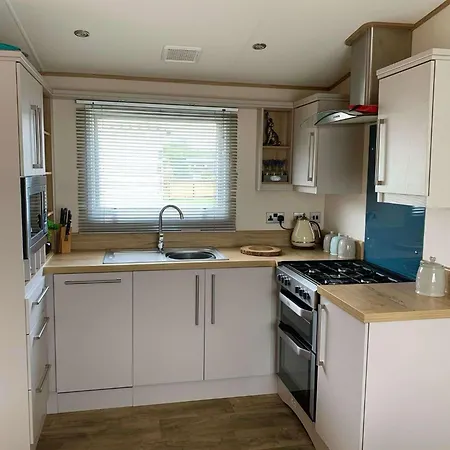 Luxury Caravan With Hot Tub On Tattershall Lakes Campsite Lincoln