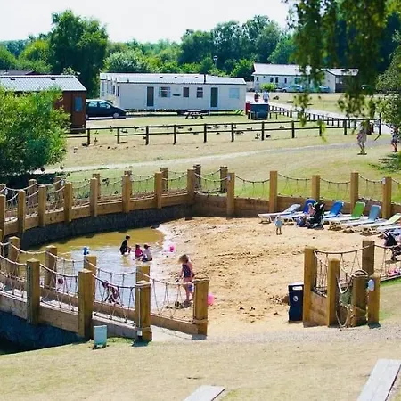 Luxury Caravan With Hot Tub On Tattershall Lakes Campsite Lincoln