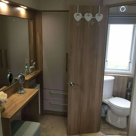 Luxury Caravan With Hot Tub On Tattershall Lakes * Lincoln
