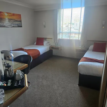 Damon's Hotel 4*