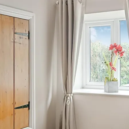 Holiday home Laurel Cottage, Lincoln, Spacious For 4 - Free Parking *