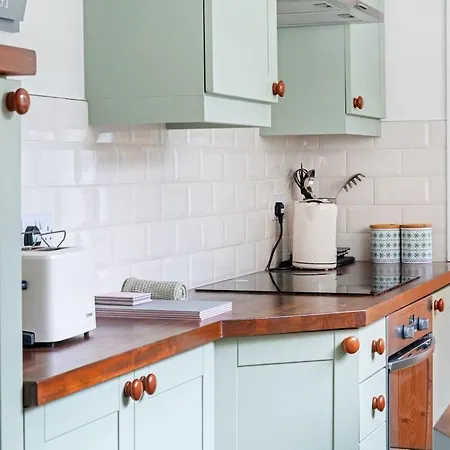 Laurel Cottage, Lincoln, Spacious For 4 - Free Parking Holiday home Lincoln