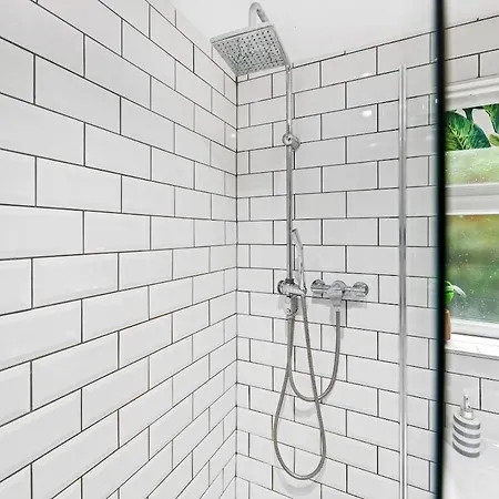 Laurel Cottage, Lincoln, Spacious For 4 - Free Parking Holiday home *