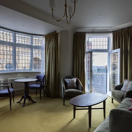 The White Hart Hotel 4*
