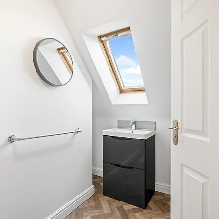 4 Bed Luxury Townhouse - Parking -