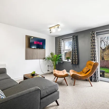 4 Bed Luxury Townhouse - Parking - Holiday home