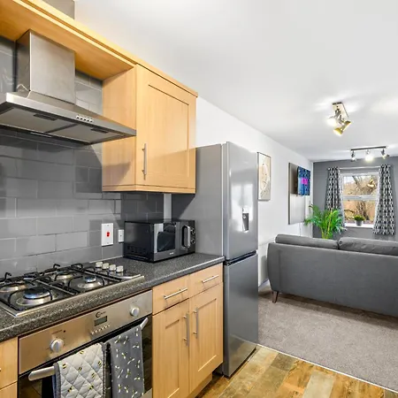 4 Bed Luxury Townhouse - Parking - * Lincoln