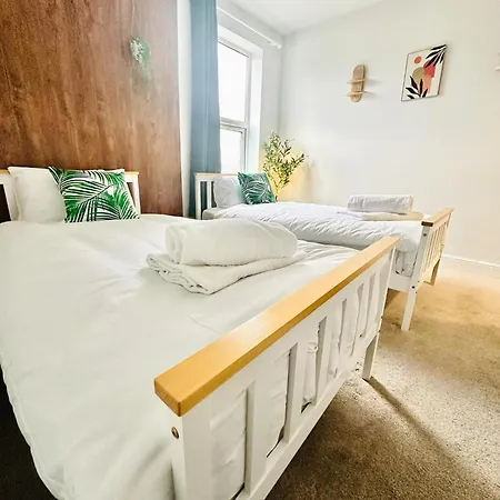 Apartment Three Bedroom House Lincoln 10 Mins Walk To Brayford Wharf And Free Parking *